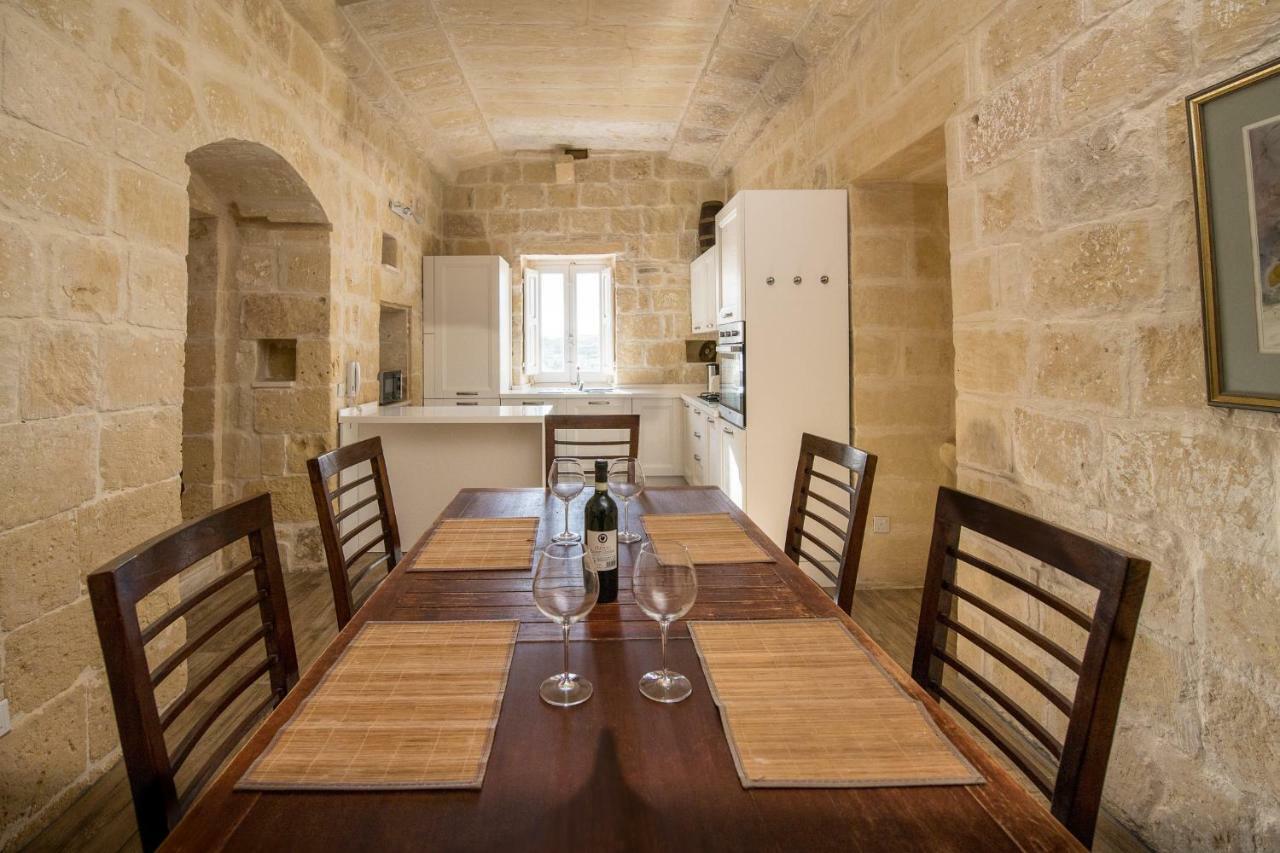 Zeppi'S Luxury Holiday Farmhouse With Private Pool Għarb Dış mekan fotoğraf