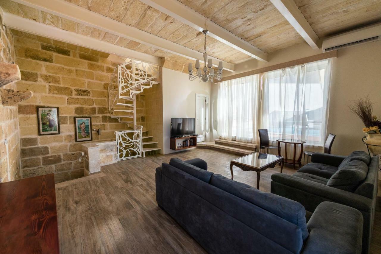 Zeppi'S Luxury Holiday Farmhouse With Private Pool Għarb Dış mekan fotoğraf