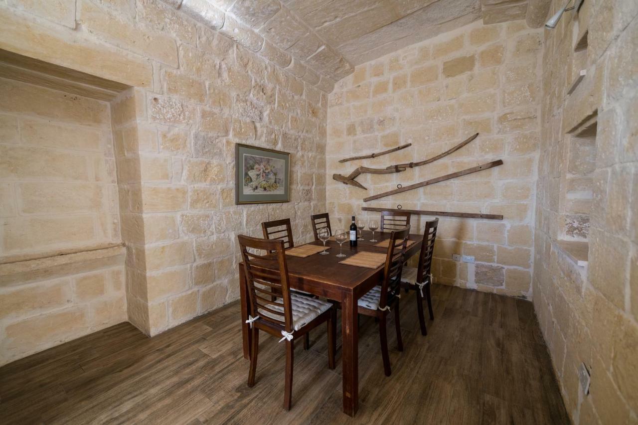 Zeppi'S Luxury Holiday Farmhouse With Private Pool Għarb Dış mekan fotoğraf