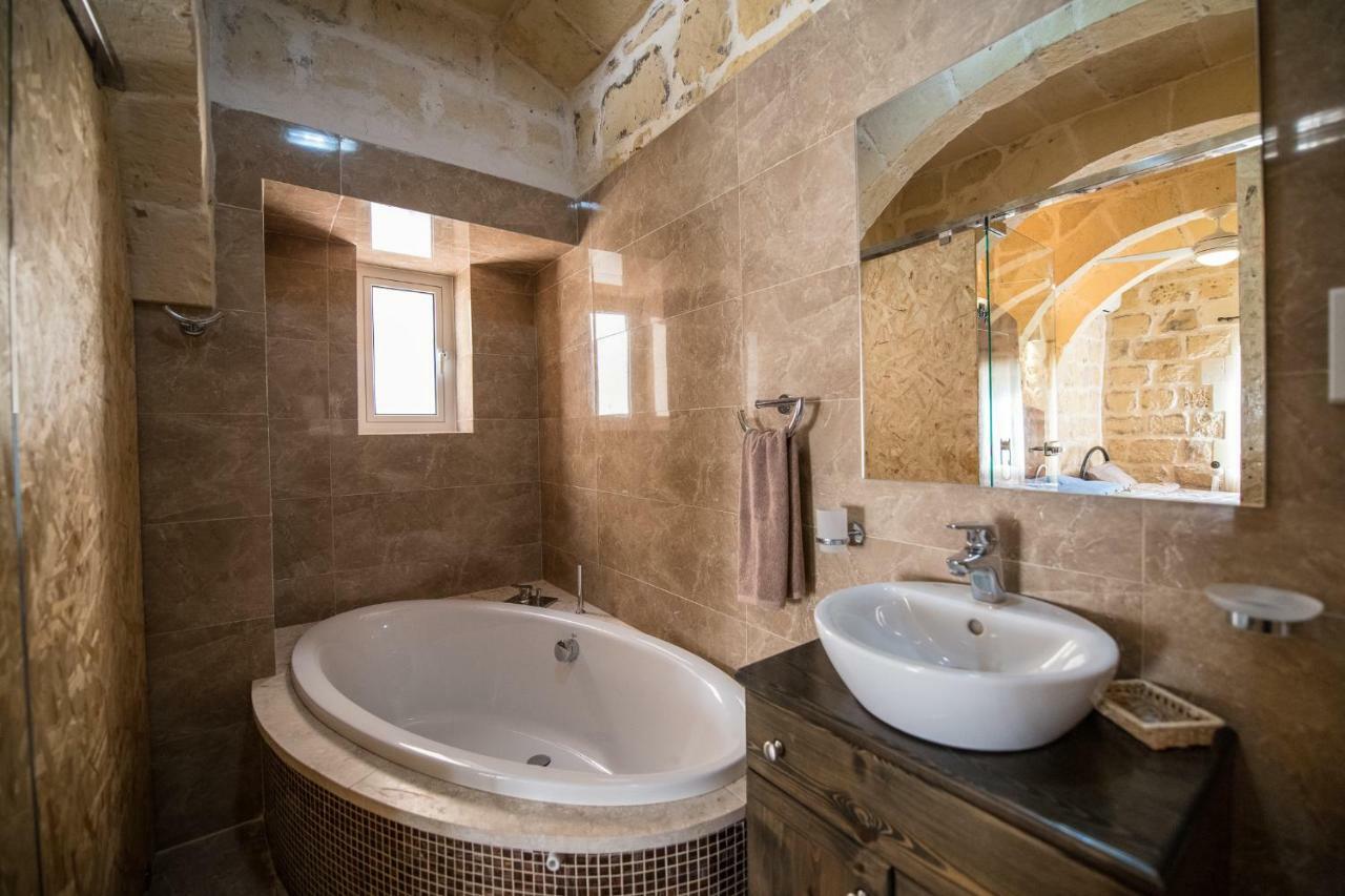 Zeppi'S Luxury Holiday Farmhouse With Private Pool Għarb Dış mekan fotoğraf